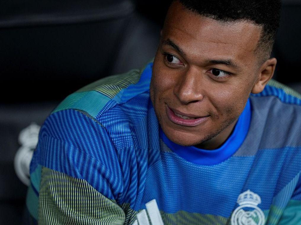 姆巴佩膝盖扭伤，还要坚持参加世界杯？或成下个卡卡和乌姆蒂蒂？