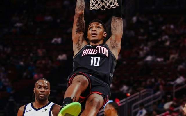 开云体育网址-4场没进三分，火箭锋线不值得续约 谢泼德12次出手9分 只能当替补